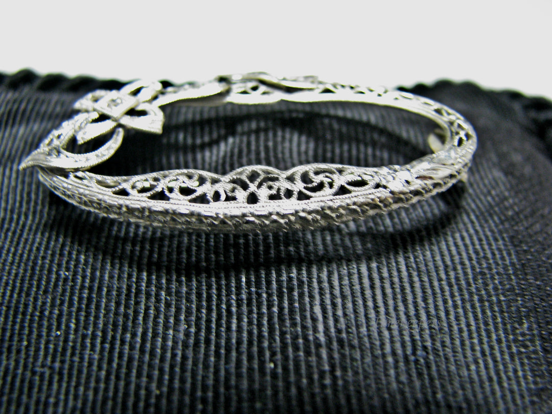 H144 Fabulous Platinum Filigree Pin / Brooch with Diamond