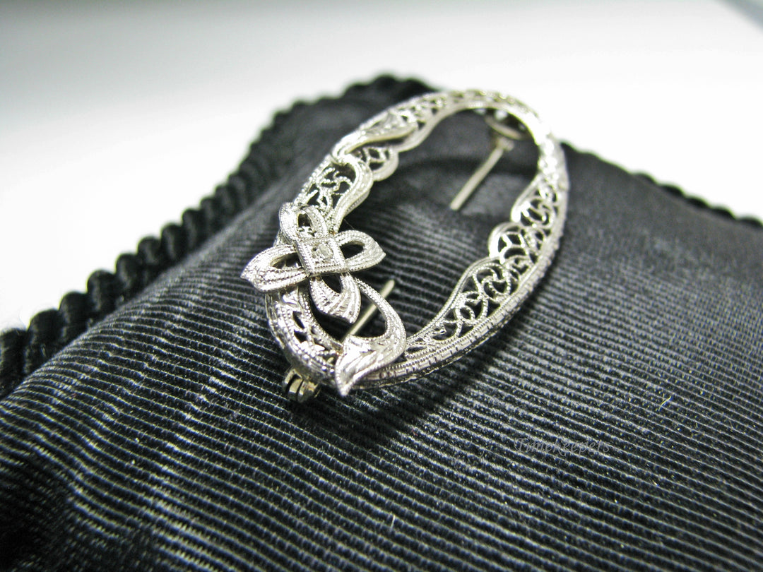 H144 Fabulous Platinum Filigree Pin / Brooch with Diamond