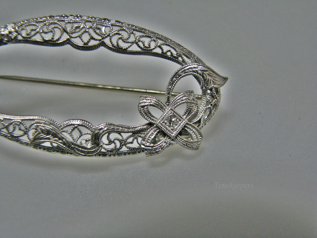 H144 Fabulous Platinum Filigree Pin / Brooch with Diamond