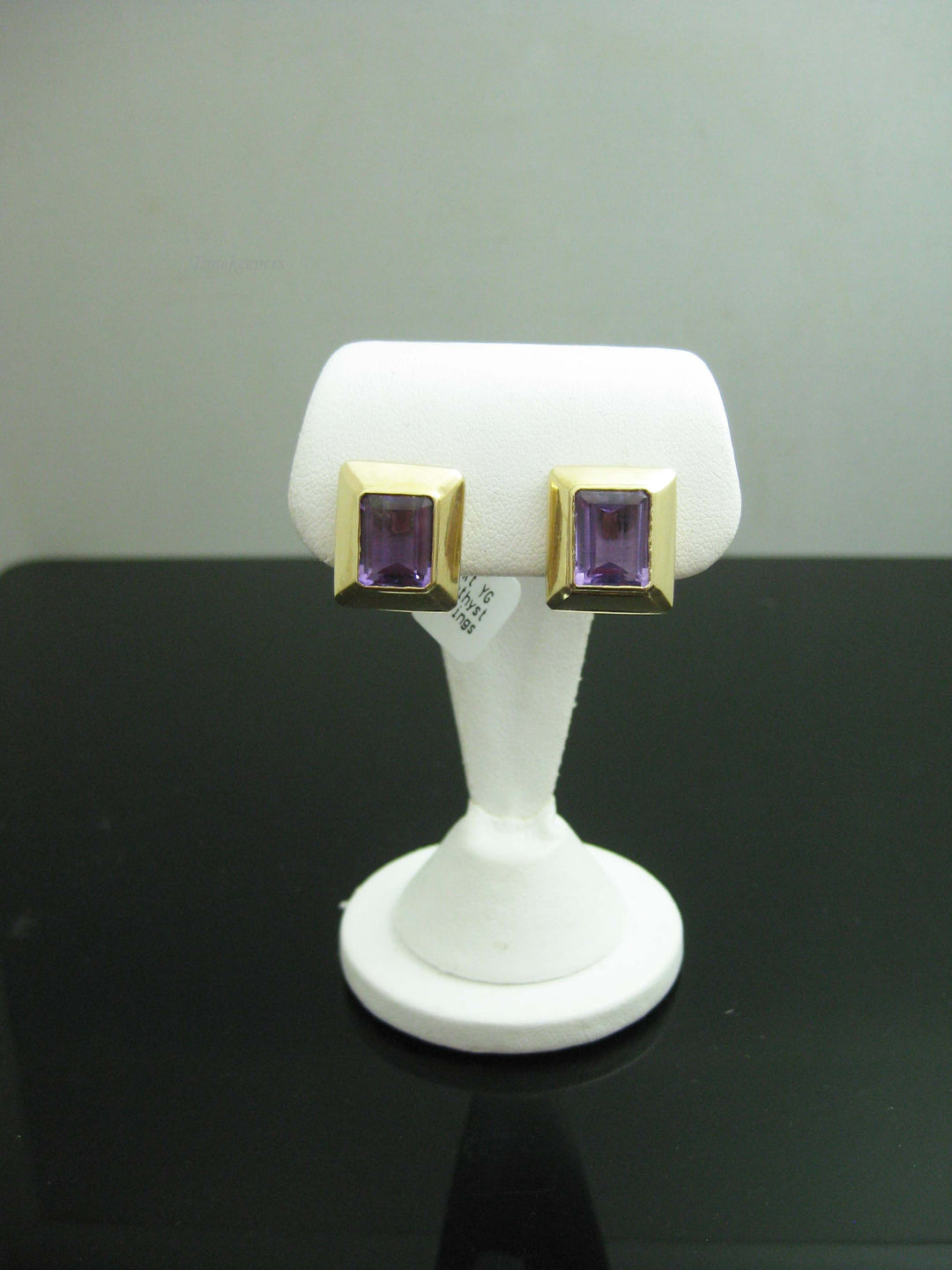 b753 Beautiful 18kt Yellow Gold Squared Amethyst Lever Back Earrings
