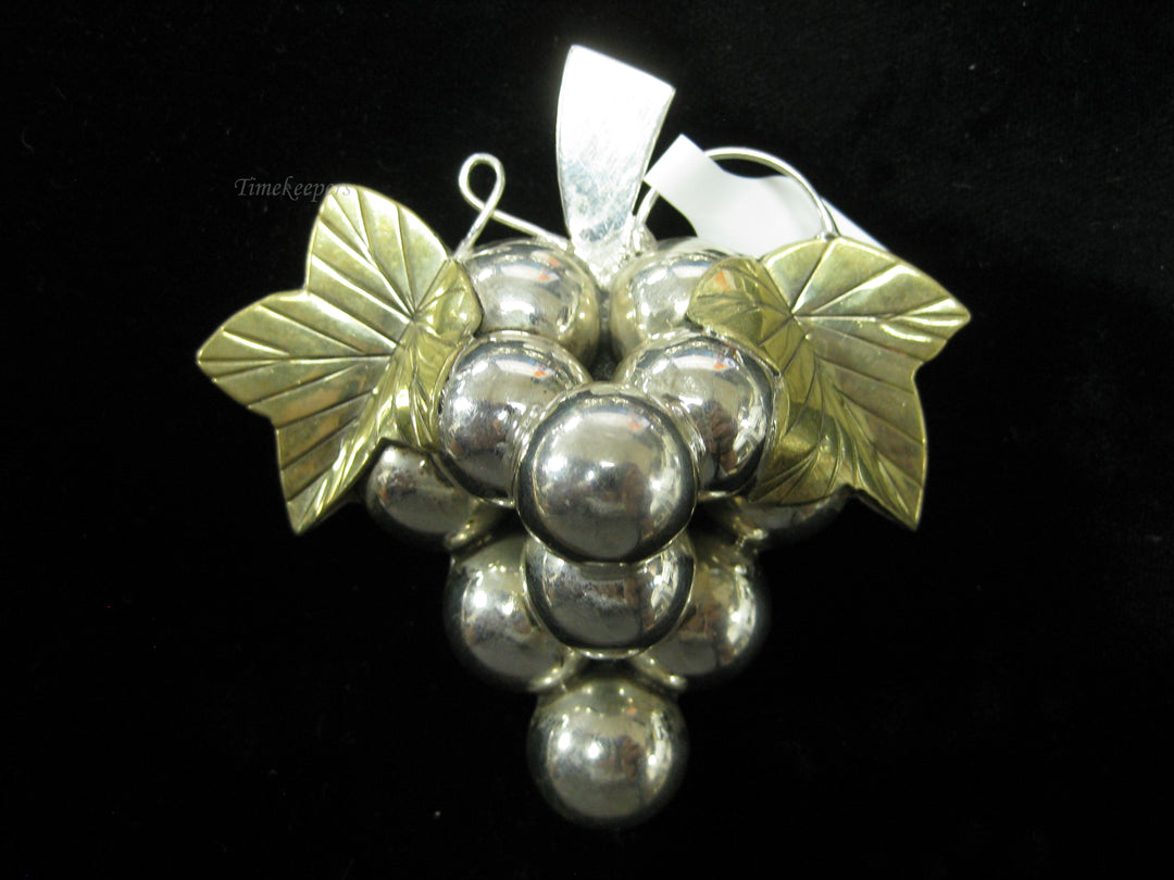 b756 Vintage Sterling Silver Grape Clip On Earrings and Pendant Brooch Pin Set