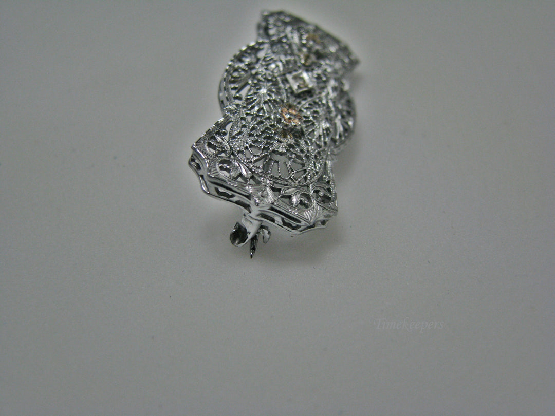 H158 Stunning 10k White Gold Filigree Pin / Brooch with Diamond in the Center