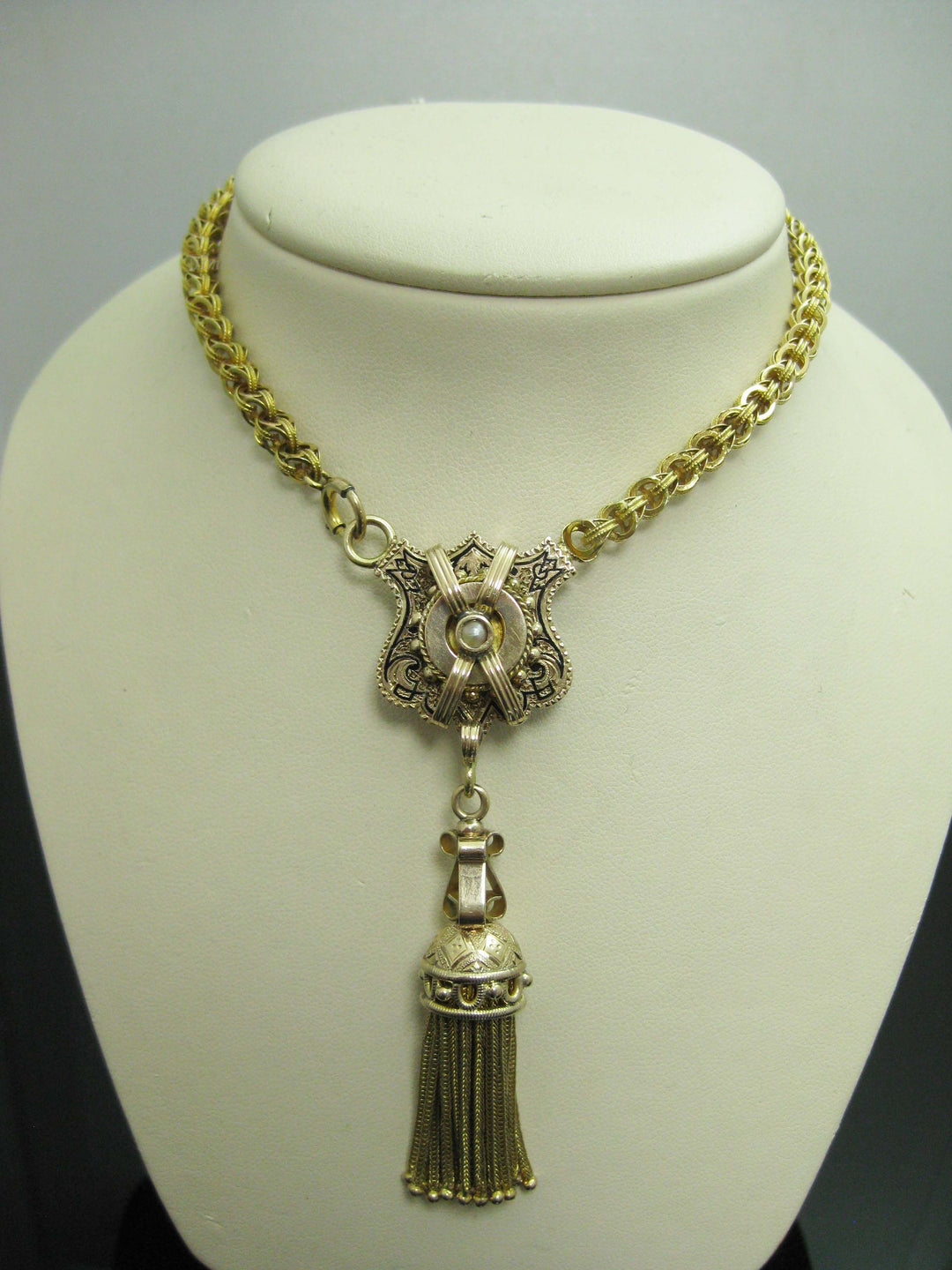 b801 Antique 14kt Yellow Gold Rolo Style Chain with Attached 10kt Yellow Gold Slide and Dangle Pendant