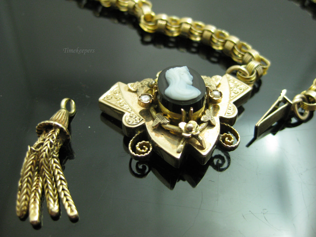 b799 Antique 10kt Yellow Gold Rolo Chain with Attached Onyx Cameo Pendant