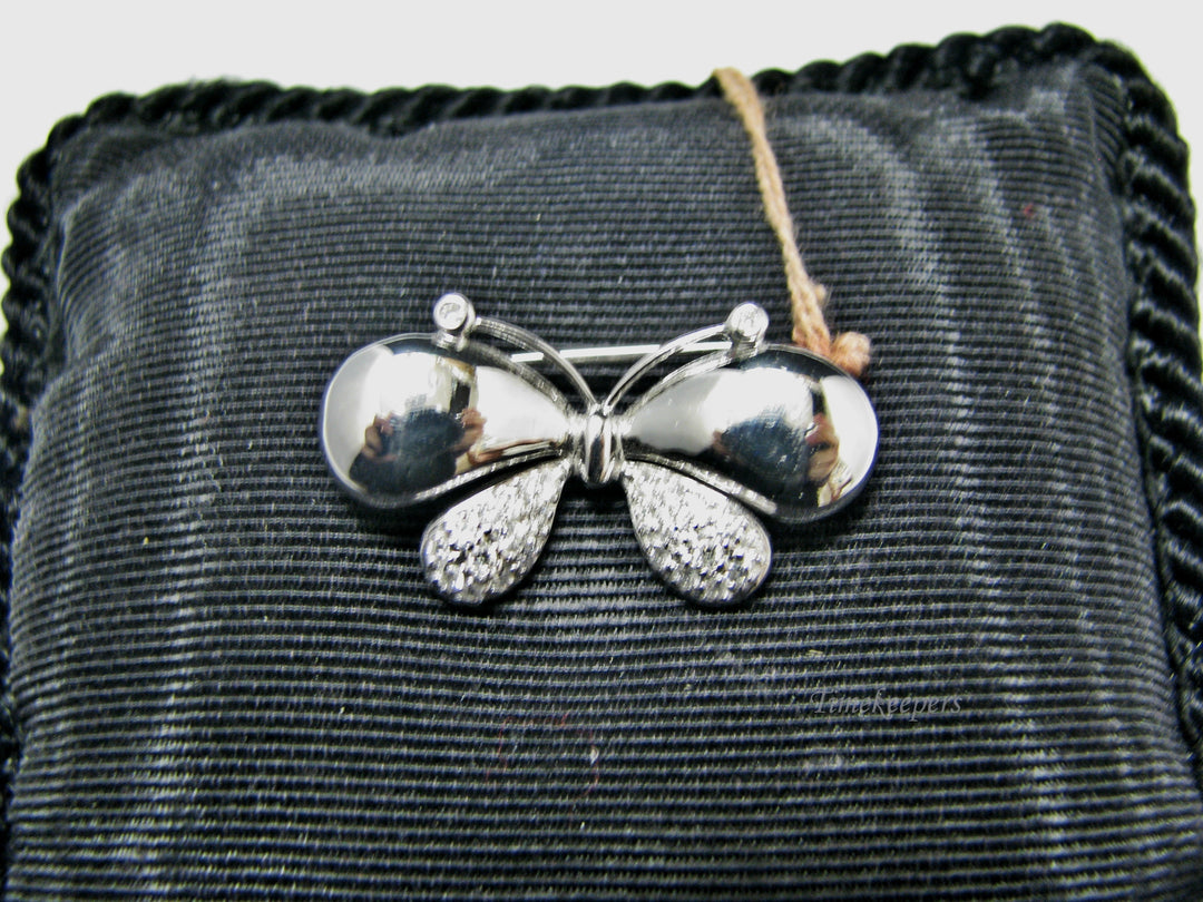 H176 Gorgeous Butterfly in 18k White Gold Pin/Brooch with Diamonds