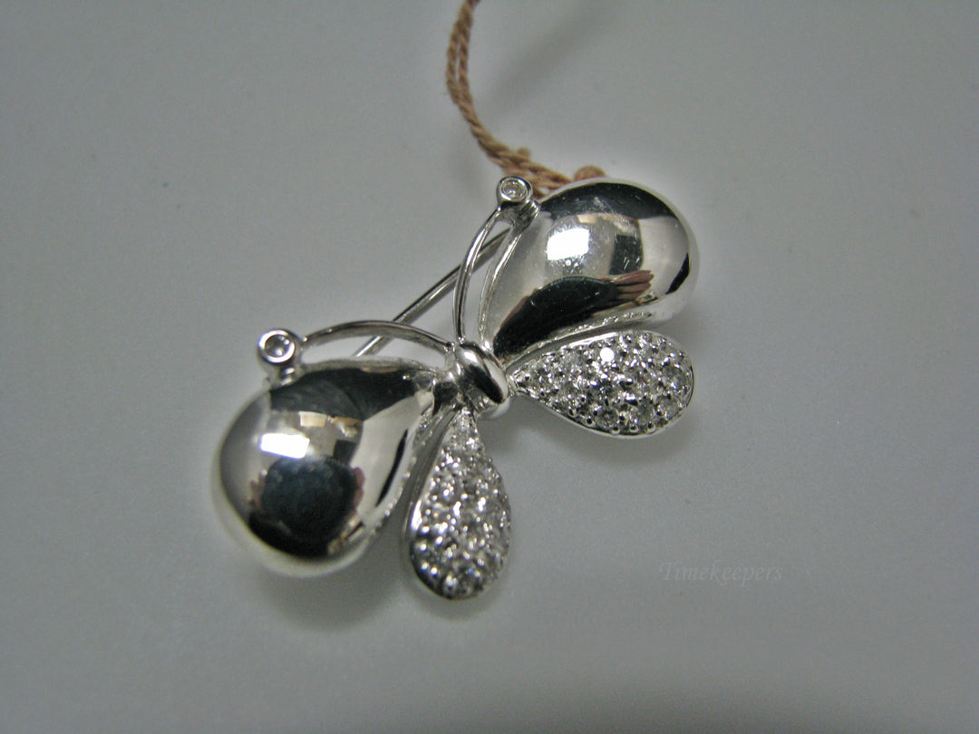 H176 Gorgeous Butterfly in 18k White Gold Pin/Brooch with Diamonds