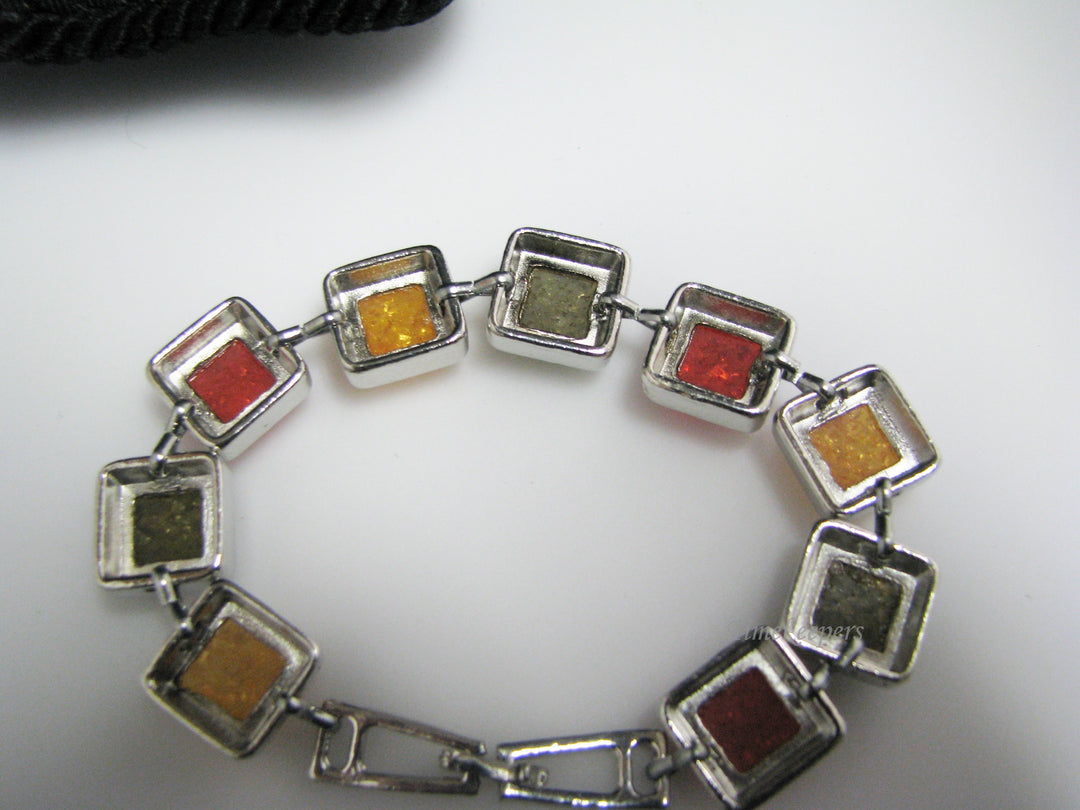 j046 Retro Silver Tone Bracelet With Sparkly Acrylic Stones