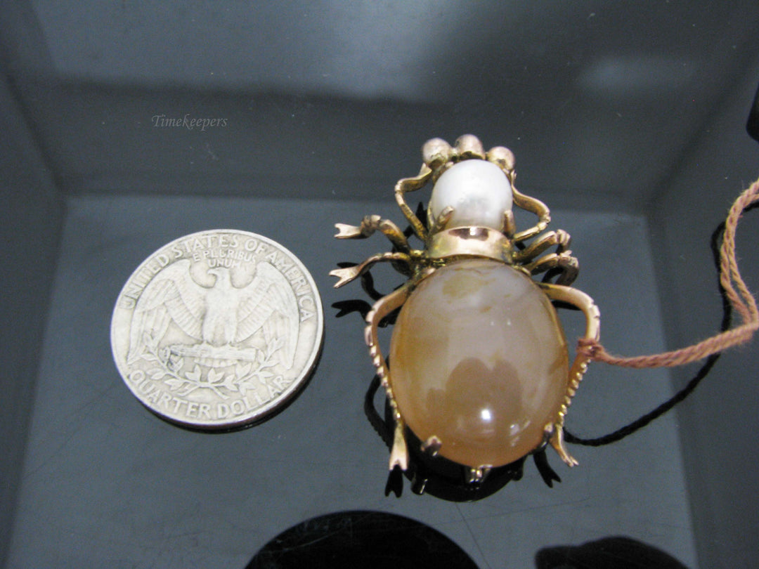 b810 Cute 1940s 14kt Yellow Gold Pearl and Orange Chalcedony Bug Pin