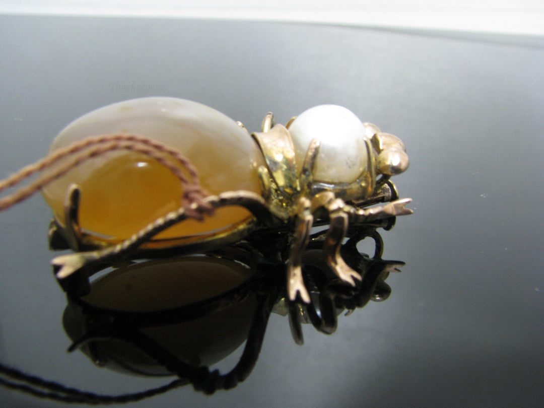 b810 Cute 1940s 14kt Yellow Gold Pearl and Orange Chalcedony Bug Pin