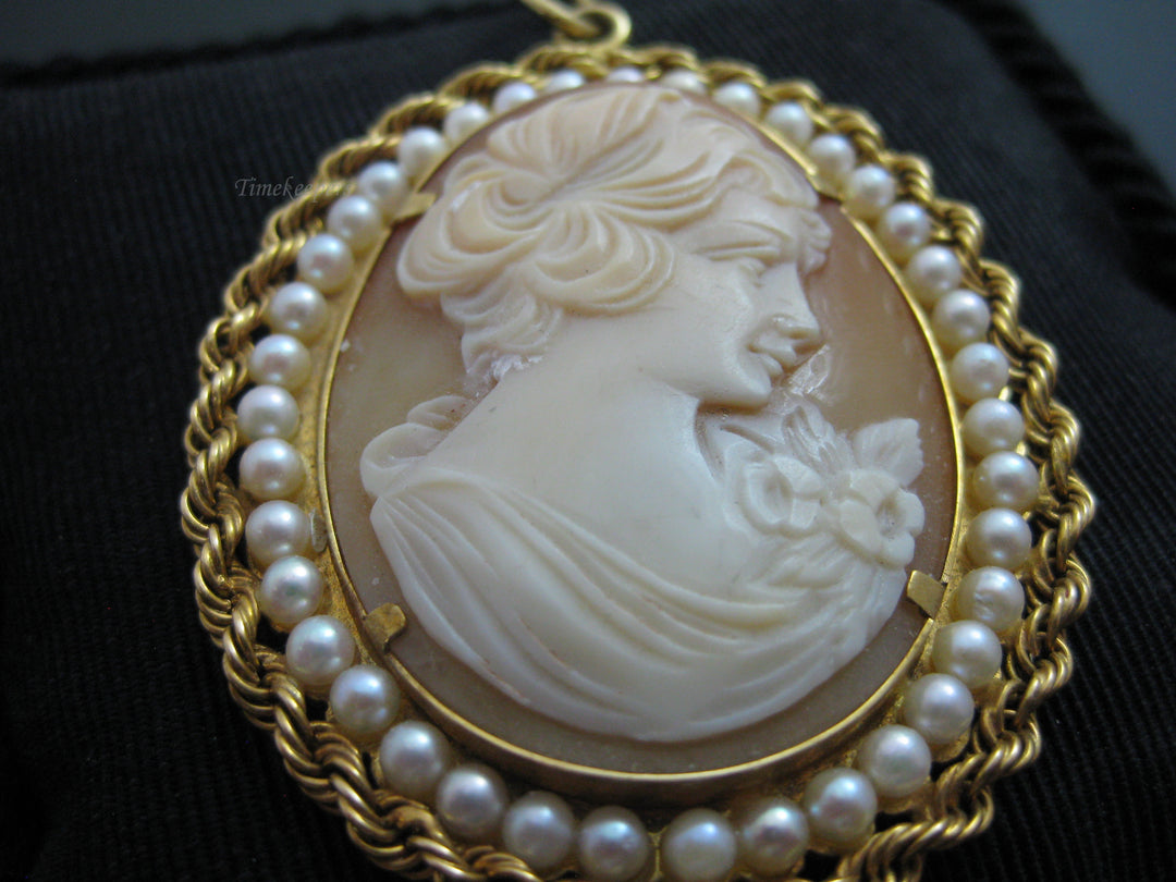g280 Gorgeous Vintage 18kt Yellow Gold Cameo Pendant with Freshwater Pearls