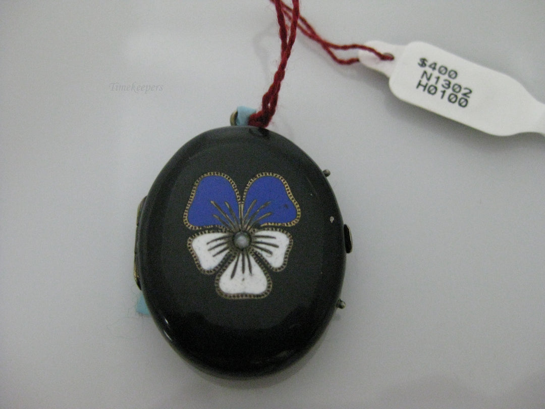g288 Vintage Black Enameled Memorial Locket w/Old Photo and Hair