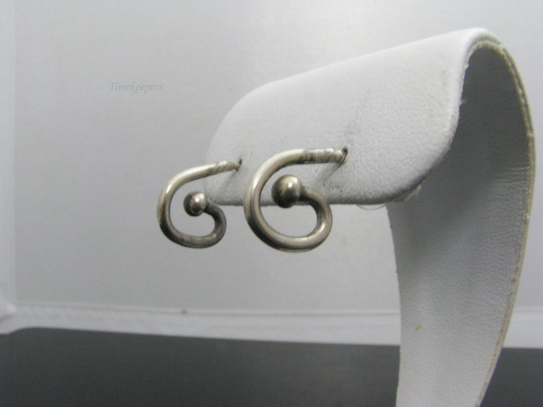 b826 Swirled Sterling Silver Earring Studs