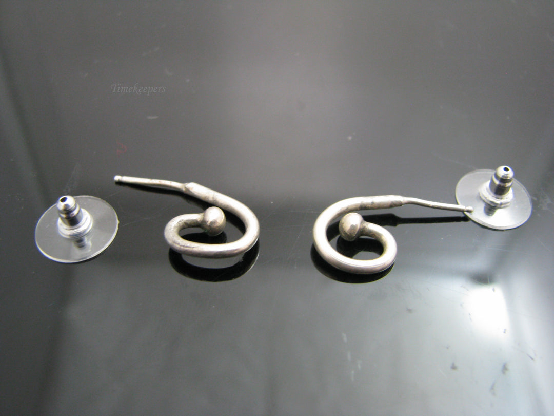 b826 Swirled Sterling Silver Earring Studs