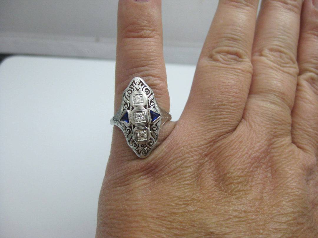 b844 Beautiful Antique 18kt White Gold Diamond and Sapphire Filigree Ring