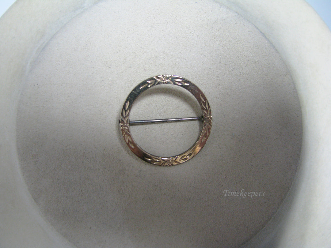 j077 12k Gold Filled Circle Brooch embossed with a Flower Design