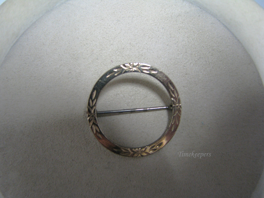 j077 12k Gold Filled Circle Brooch embossed with a Flower Design