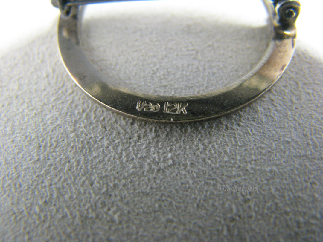 j077 12k Gold Filled Circle Brooch embossed with a Flower Design