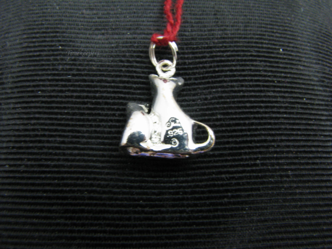 b833 Adorable Sterling Silver Mama and Kitten Charm or Pendant