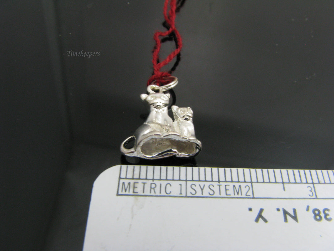 b833 Adorable Sterling Silver Mama and Kitten Charm or Pendant