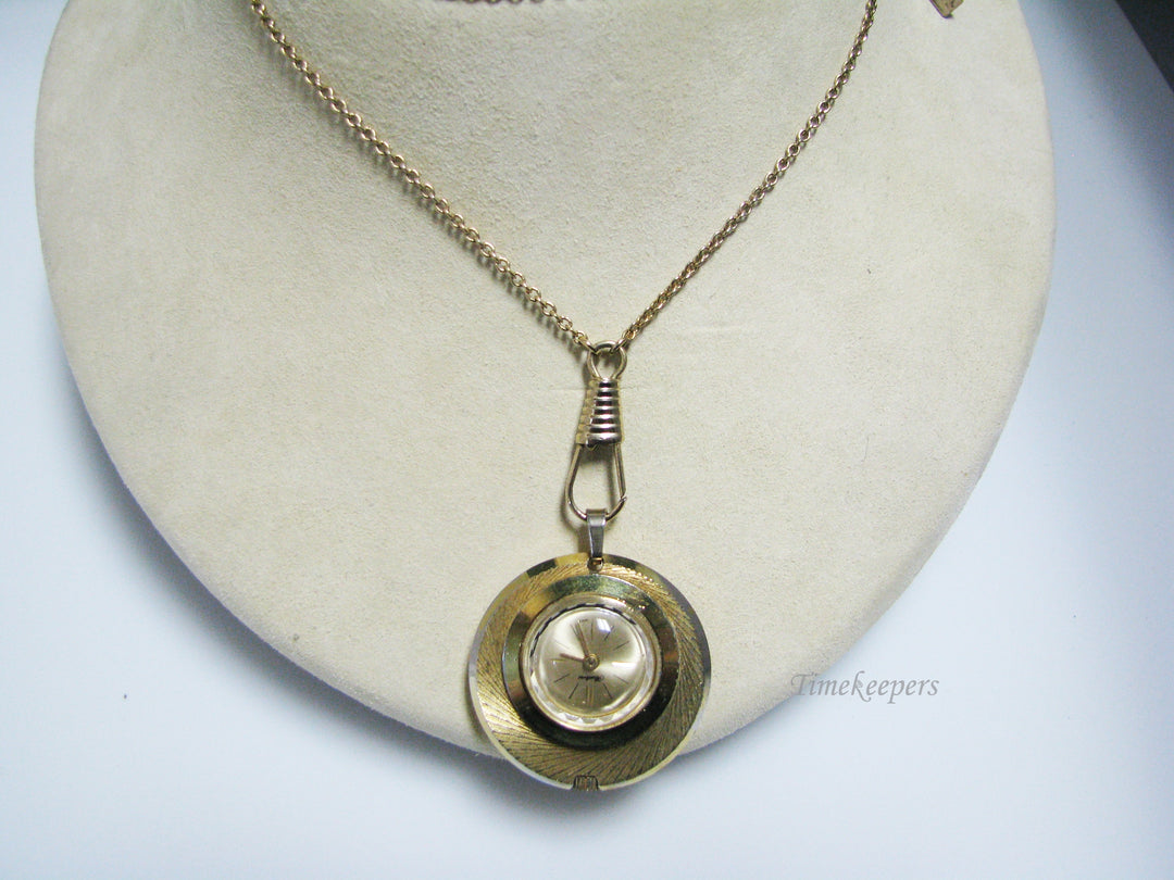 j094 Vintage Hawthorne Pendant watch with 28" Chain in Gold Tone