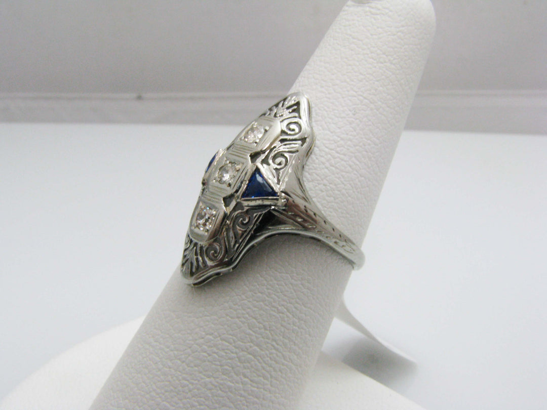 b844 Beautiful Antique 18kt White Gold Diamond and Sapphire Filigree Ring