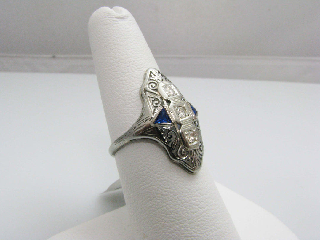 b844 Beautiful Antique 18kt White Gold Diamond and Sapphire Filigree Ring