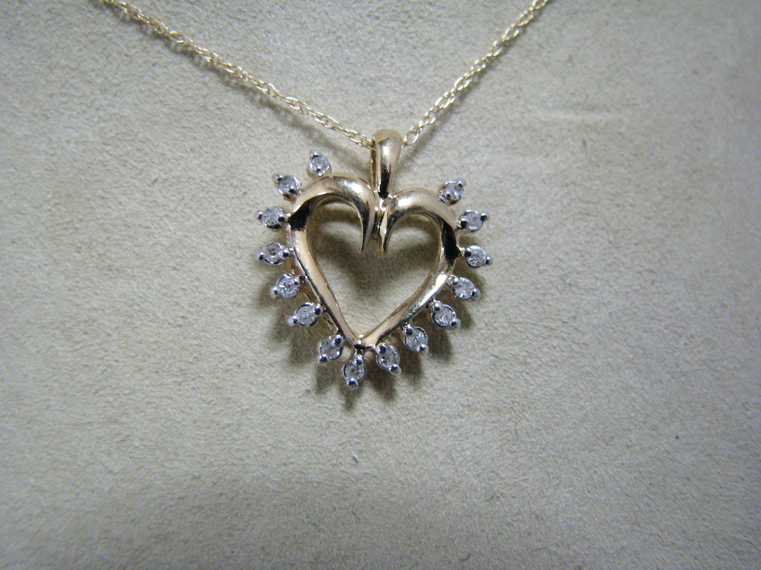 j098 Beautiful Diamond Heart Pendant in 10k Yellow Gold on 18" Gold Chain
