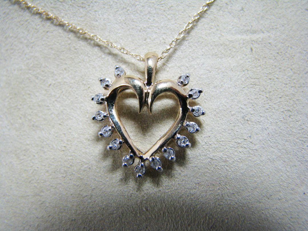 j098 Beautiful Diamond Heart Pendant in 10k Yellow Gold on 18" Gold Chain