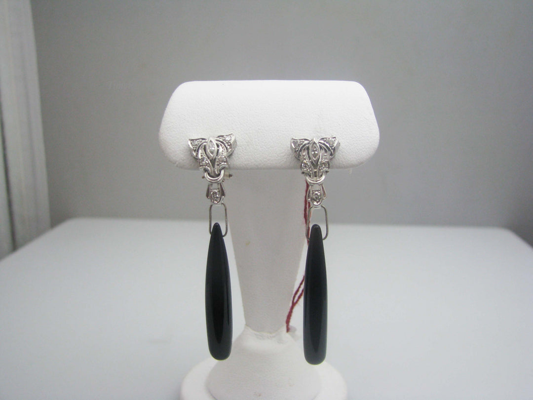 b466 Beautiful 14kt White Gold Diamond and Briolette Drop Earrings