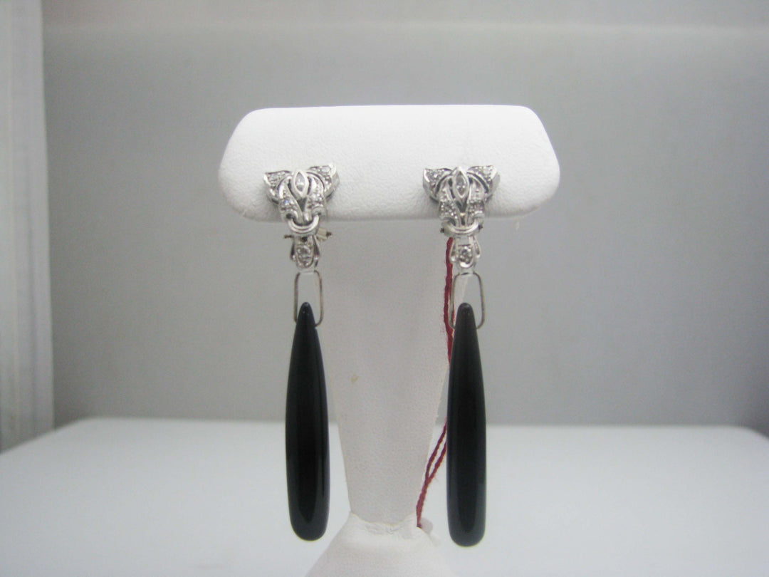 b466 Beautiful 14kt White Gold Diamond and Briolette Drop Earrings