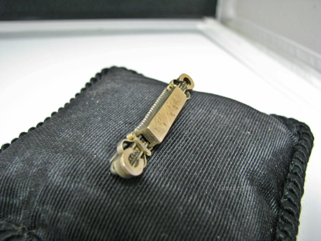 H190 Stunning Brooch/ Pin with flowery design in 9K and Gold Filled