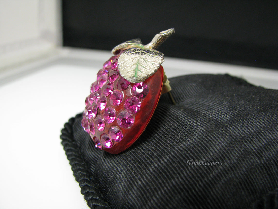 H192 Stunning Apple Brooch/ Pin with Multiple Pink Stones