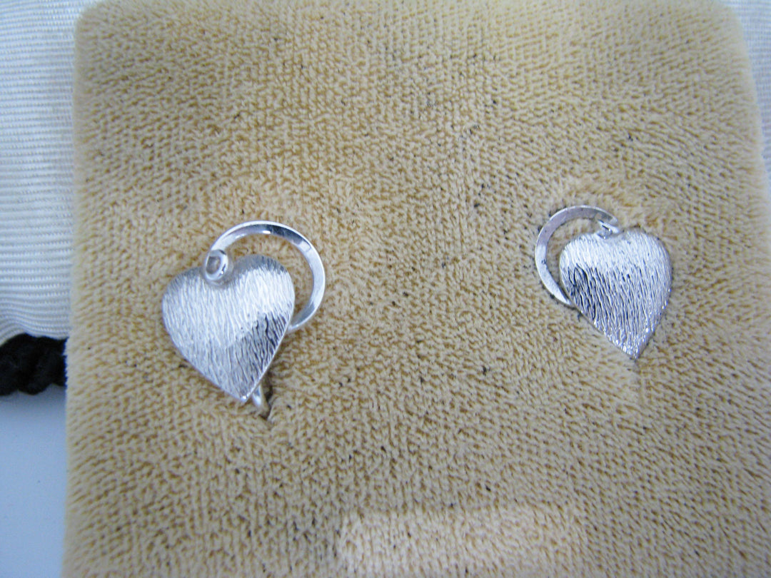 j116 New/ Old Stock Sterling Silver Heart Clip On Earrings