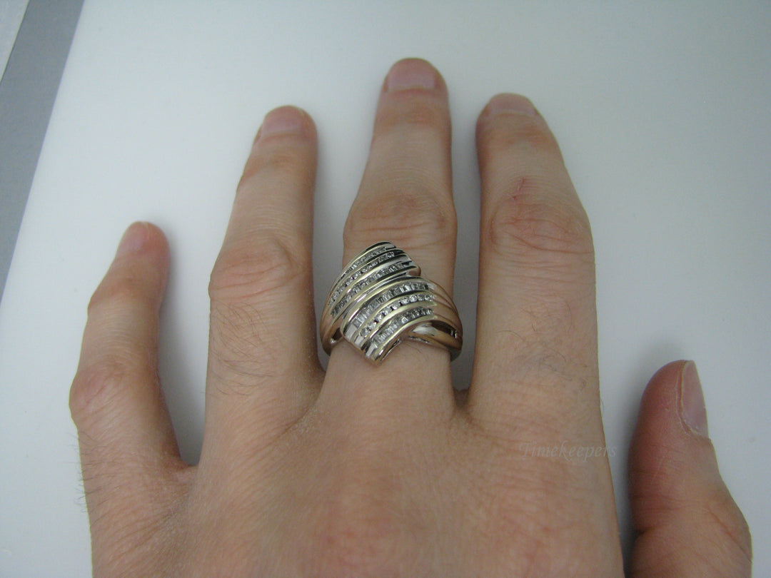 H220 Cute Multiple Diamond Chips Ring in 10k White Gold