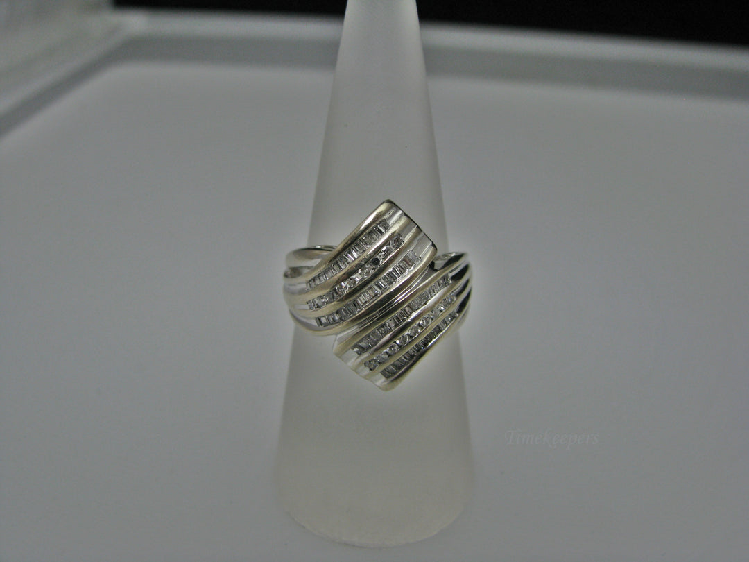 H220 Cute Multiple Diamond Chips Ring in 10k White Gold