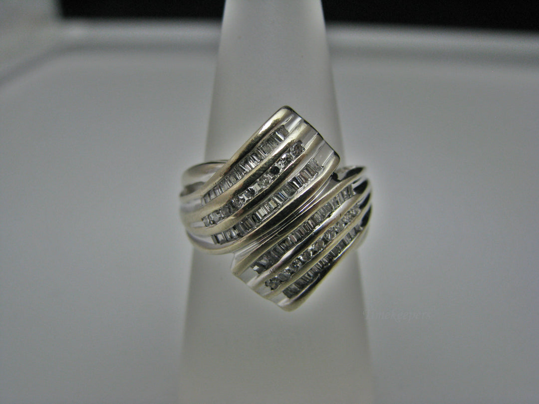 H220 Cute Multiple Diamond Chips Ring in 10k White Gold