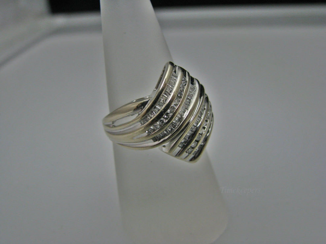 H220 Cute Multiple Diamond Chips Ring in 10k White Gold