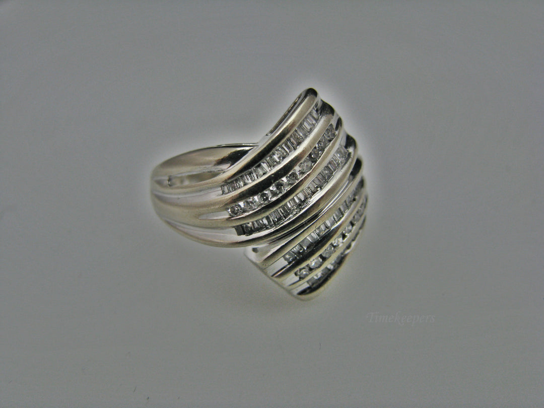 H220 Cute Multiple Diamond Chips Ring in 10k White Gold