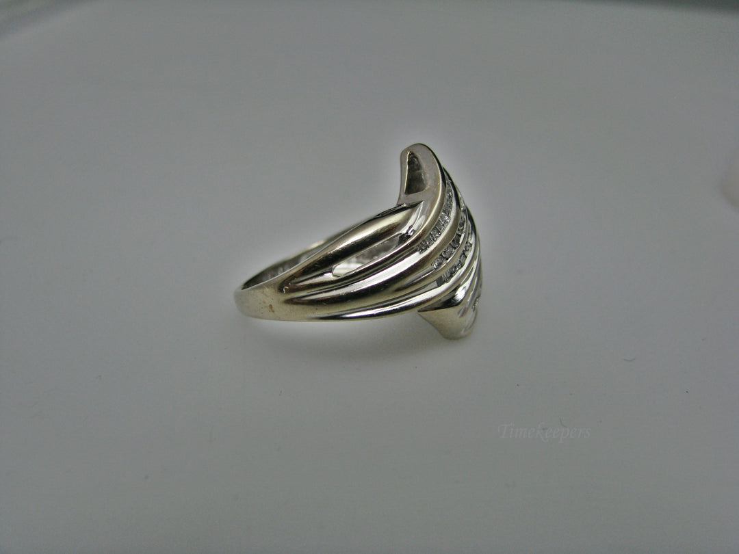 H220 Cute Multiple Diamond Chips Ring in 10k White Gold