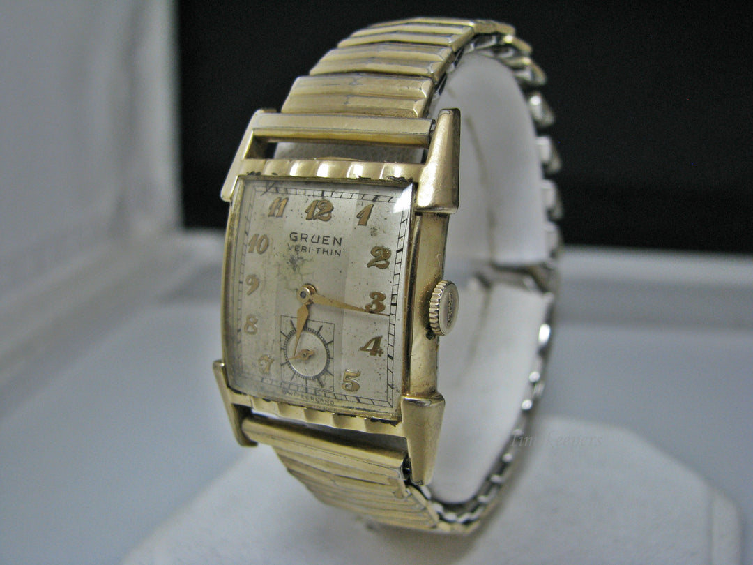 H231 Beautiful Gruen Mechanical Hand Wind Watch with Second Sub-Dial from 1940s