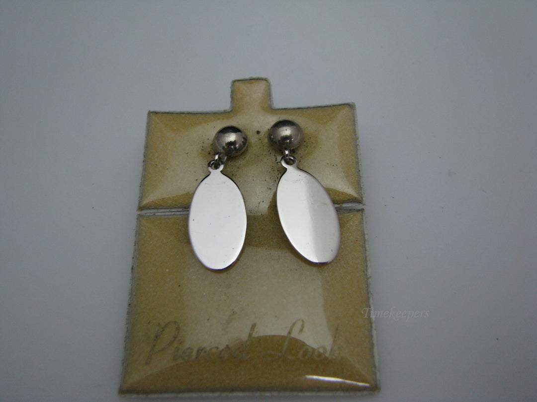 j134 NIce Silver Tone Oval Clip-on Earrings