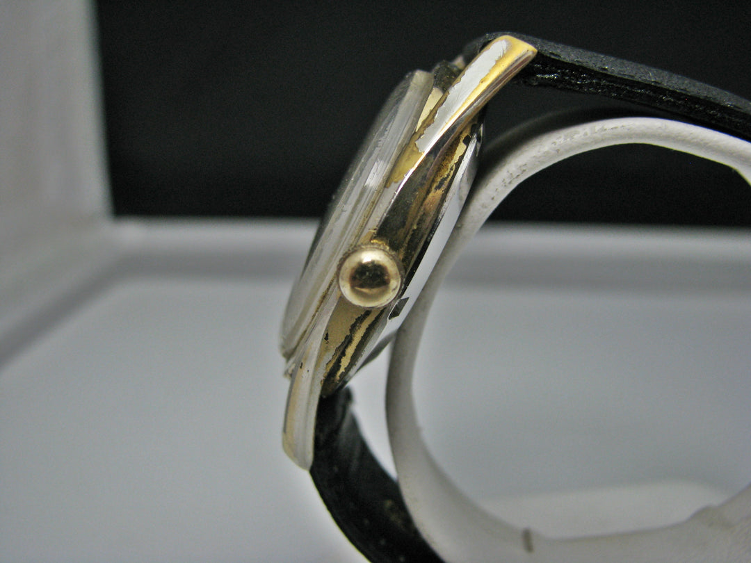 H257 Unique De Ville Mechanical Men's Wrist Watch from 1960's