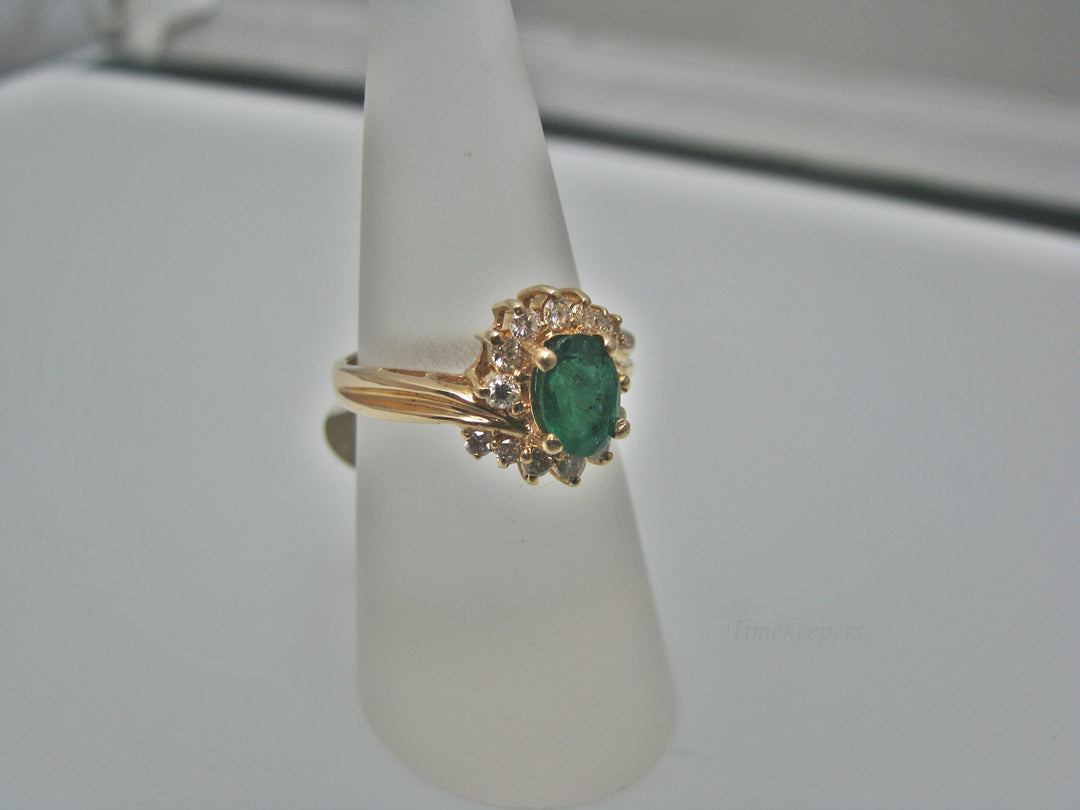 H278 Cute Diamond Ring with Emerald in the Center in 14k Yellow Gold Size 6.25