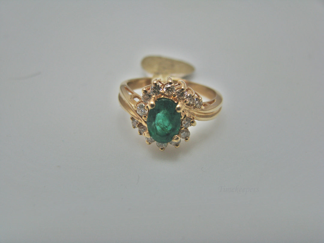 H278 Cute Diamond Ring with Emerald in the Center in 14k Yellow Gold Size 6.25