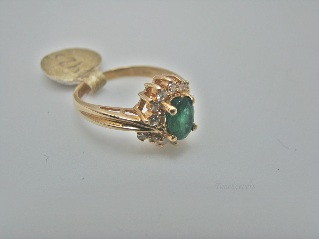 H278 Cute Diamond Ring with Emerald in the Center in 14k Yellow Gold Size 6.25