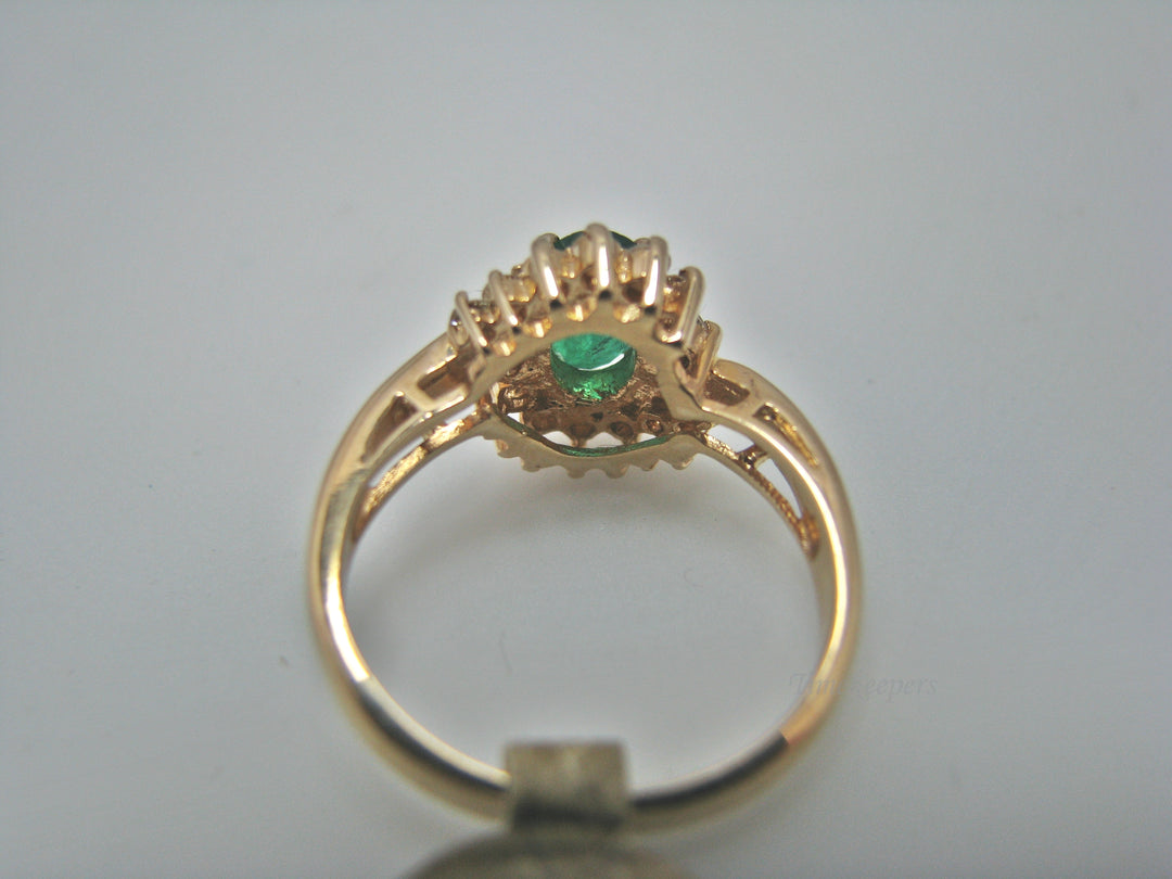 H278 Cute Diamond Ring with Emerald in the Center in 14k Yellow Gold Size 6.25