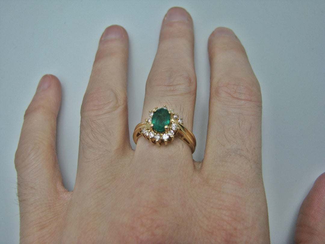 H278 Cute Diamond Ring with Emerald in the Center in 14k Yellow Gold Size 6.25