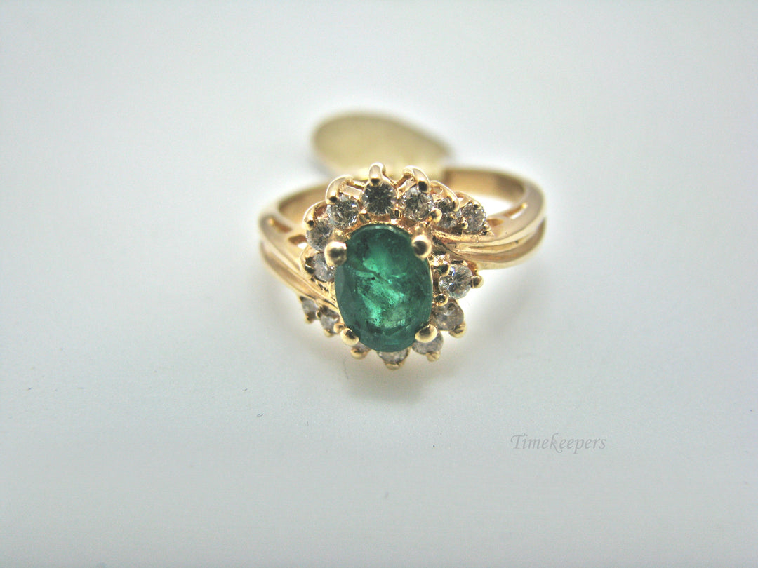 H278 Cute Diamond Ring with Emerald in the Center in 14k Yellow Gold Size 6.25