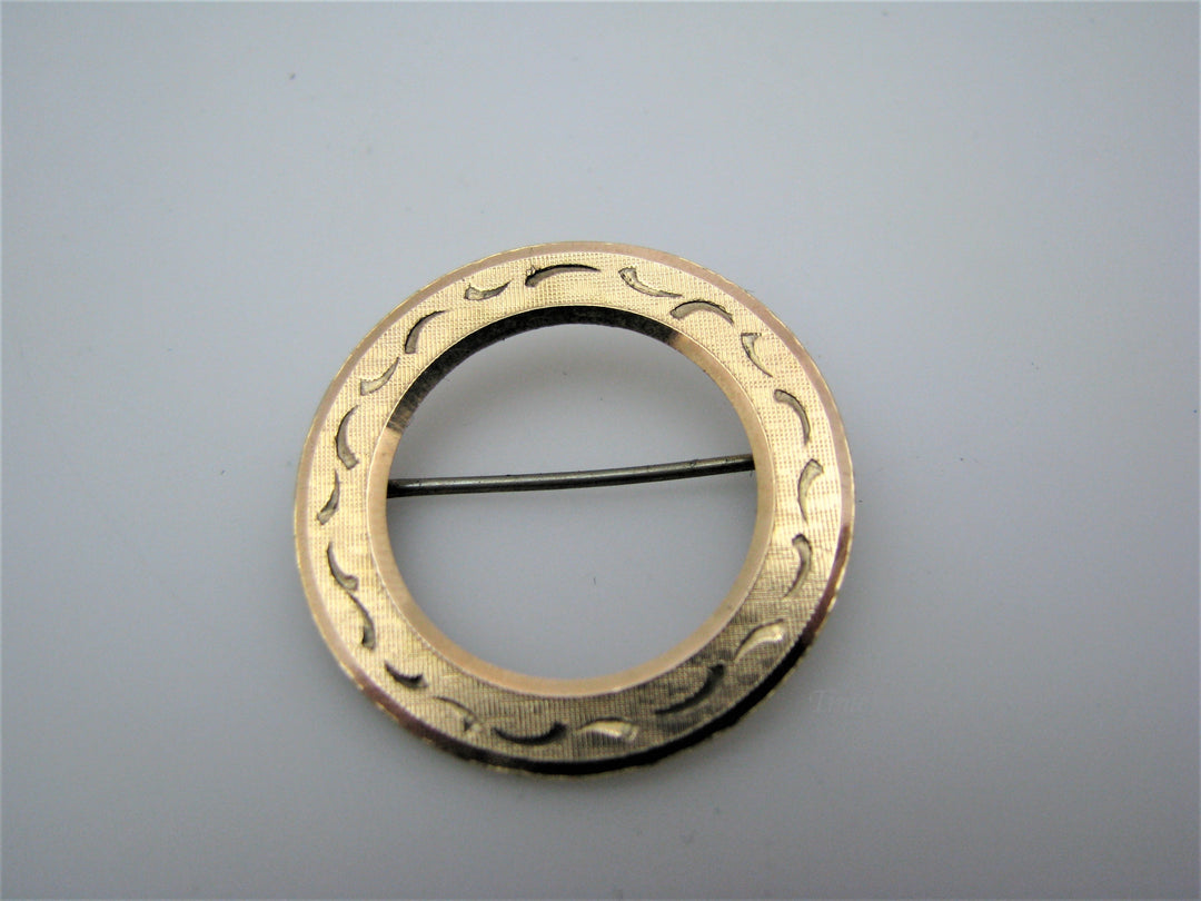 j209 Pretty LaMode Gold Filled Circle Brooch embossed with a Design