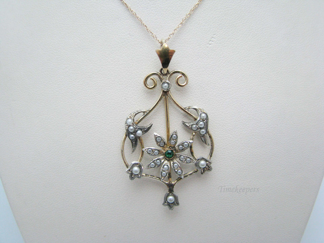 j178 Stunning Vintage 14k Yellow Gold Green Stone and Seed Pearl Pendant